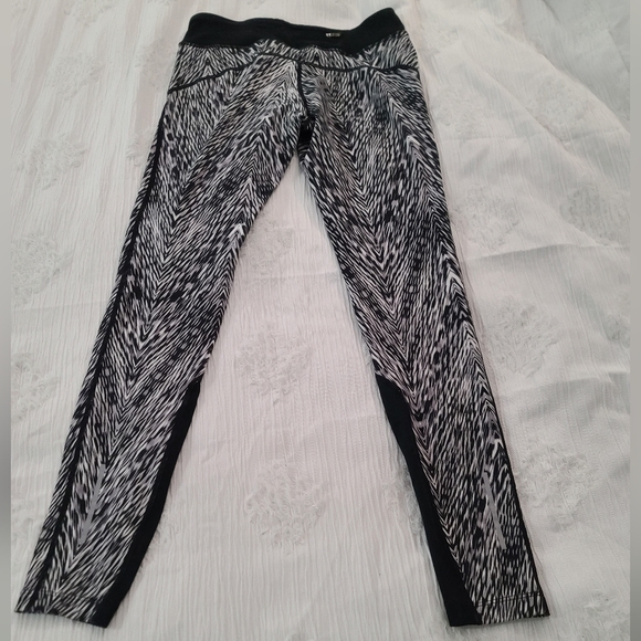 Nike Dri-fit abstract print active workout leggings - Picture 4 of 5